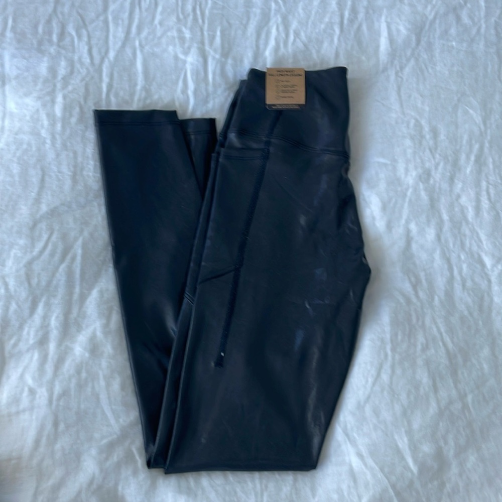 PINK - Black Liquid Leggings NWT (XS)